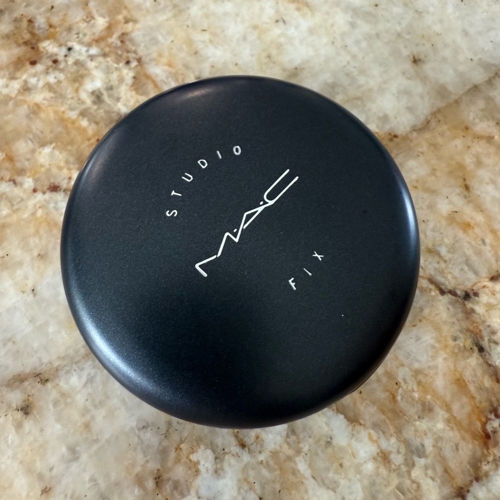 Mac New Studio Fix Powder Plus Foundation - Picture 2 of 6